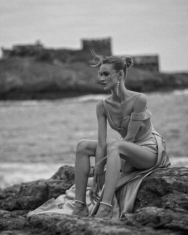 singer, Iranian girl, head of black and white photo (2)